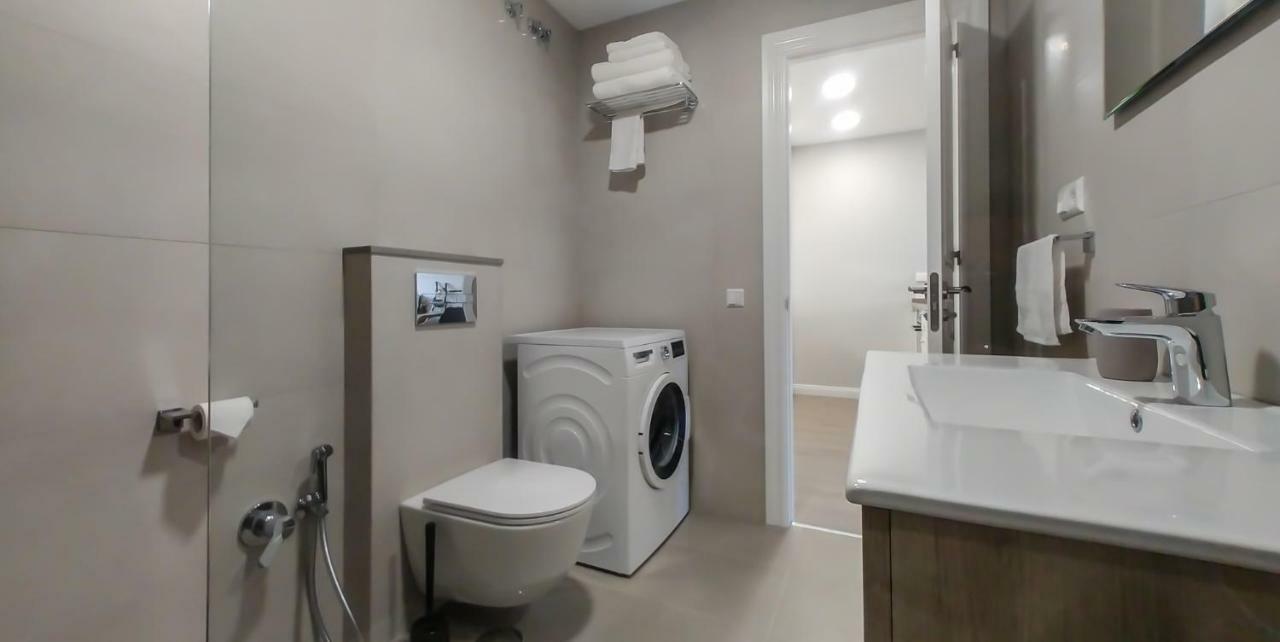 Beachfront Apartment In Fuengirola New ภายนอก รูปภาพ