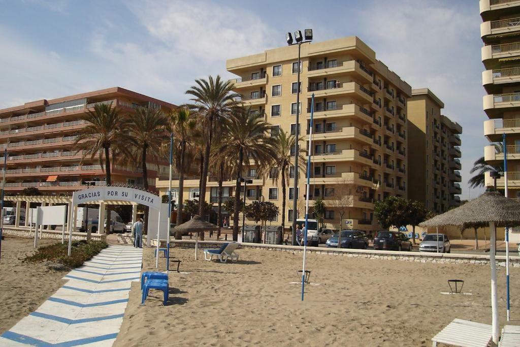 Beachfront Apartment In Fuengirola New ภายนอก รูปภาพ